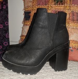 chunky heel black boots